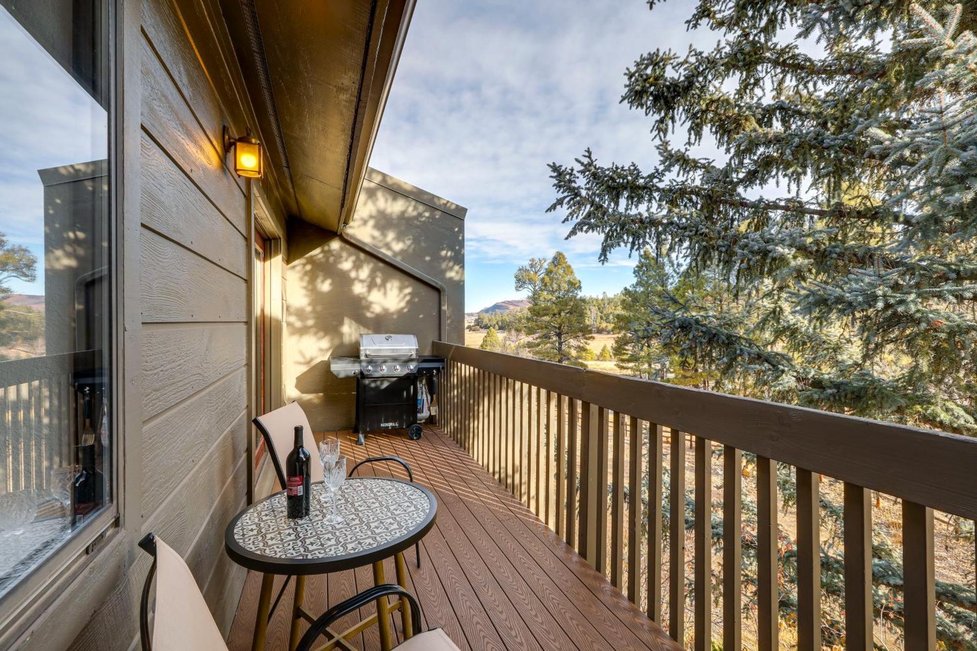 Cozy In Country Club Community! *