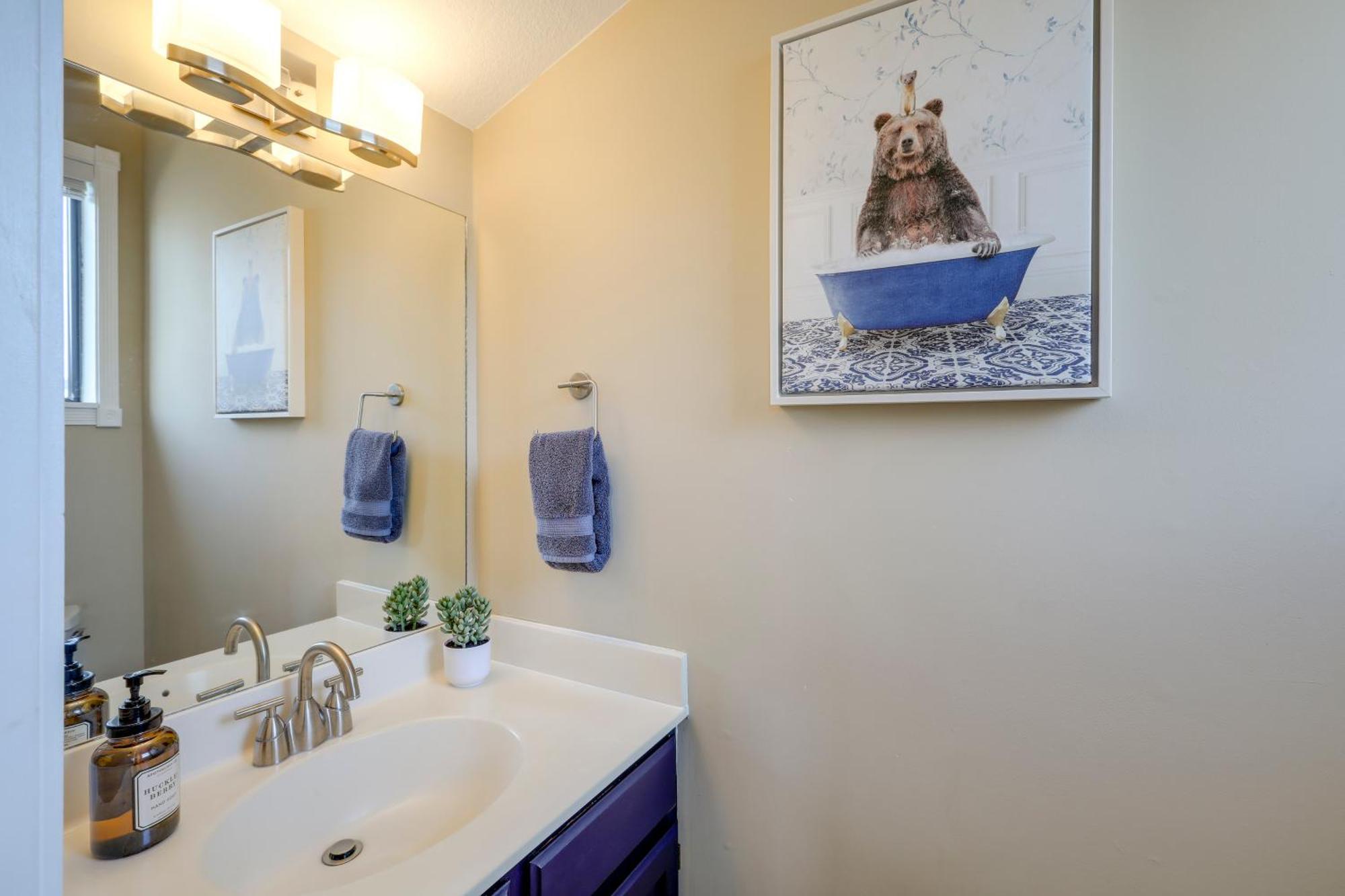 Cozy In Country Club Community! *